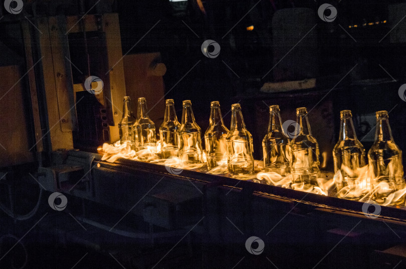 Скачать производство стеклянных бутылок фотосток Ozero