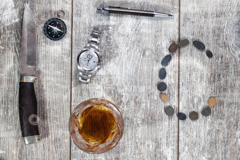 Скачать Мужские предметы и аксессуары : нож, стакан для виски, стильная ручка, фотосток Ozero