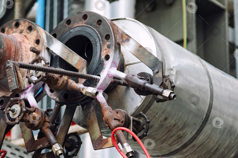 Скачать Комплексные ремонтные работы на перекачивающем трубопроводе на нефтеперерабатывающем заводе фотосток Ozero
