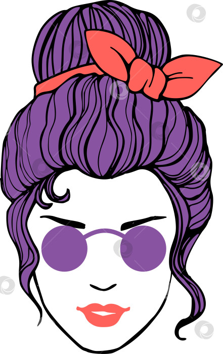 Скачать Лицо девушки с фиолетовыми волосами и солнцезащитными очками, собранной в беспорядочный пучок фотосток Ozero