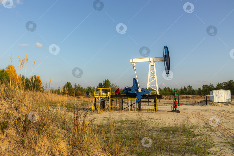 Скачать Установка для добычи нефти в Сибири фотосток Ozero
