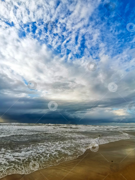 Скачать Морской пейзаж. Драматический закат фотосток Ozero