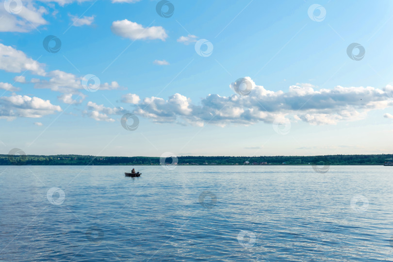 Скачать пейзаж с широкой летней рекой фотосток Ozero