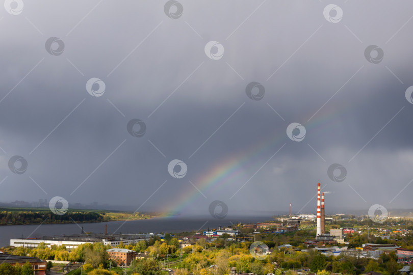 Скачать гроза с радугой над рекой Кама фотосток Ozero