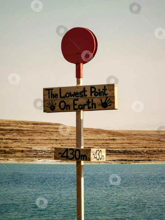 Скачать Указатель высоты над уровнем моря на пляже Калия фотосток Ozero