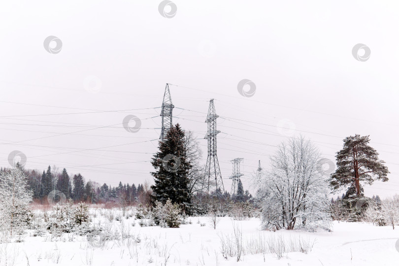 Скачать зимний пейзаж с линией электропередачи фотосток Ozero