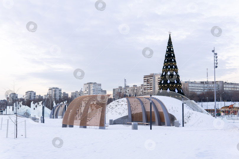 Скачать городская эспланада в Перми, Россия, накануне рождественских праздников фотосток Ozero