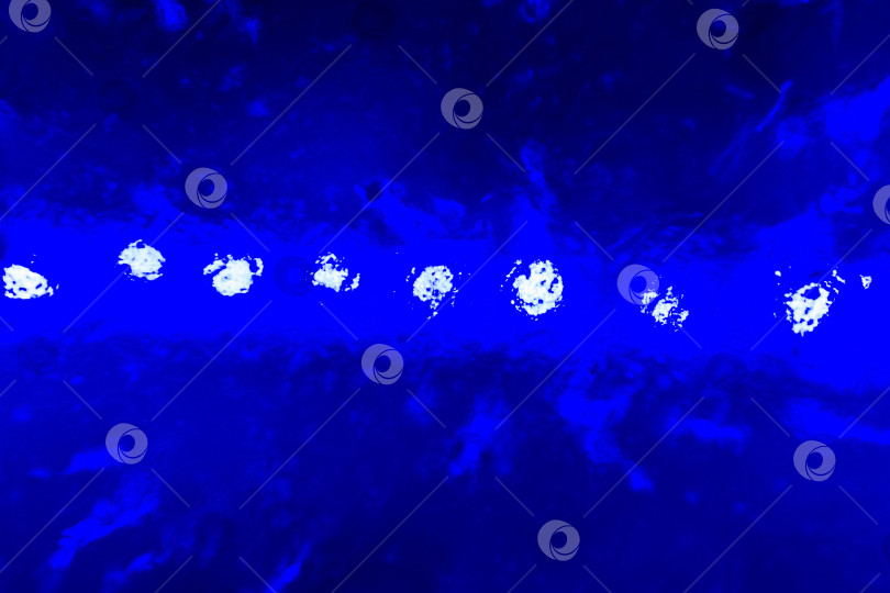 Скачать абстрактный темно-синий размытый фон - свечение сквозь лед фотосток Ozero