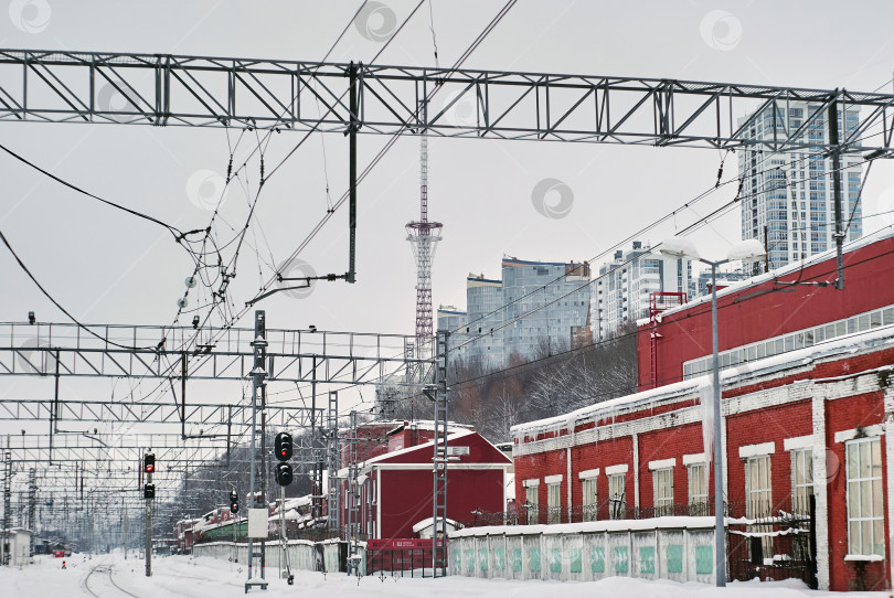 Скачать промышленный пейзаж - заснеженный железнодорожный вокзал фотосток Ozero