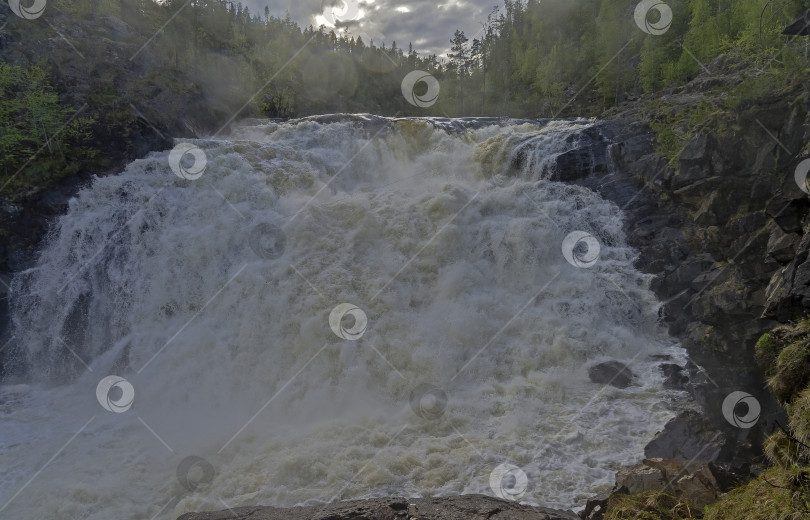 Скачать Общий вид на Большой водопад Янискенгас. Мурманская область, фотосток Ozero