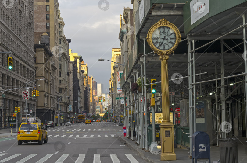 Скачать Вид на Пятую авеню, Нью-Йорк. фотосток Ozero
