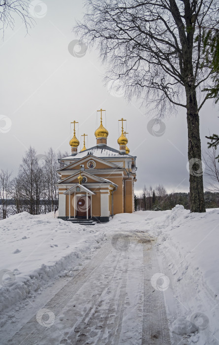 Скачать Церковь Всех святых в православном монастыре. фотосток Ozero