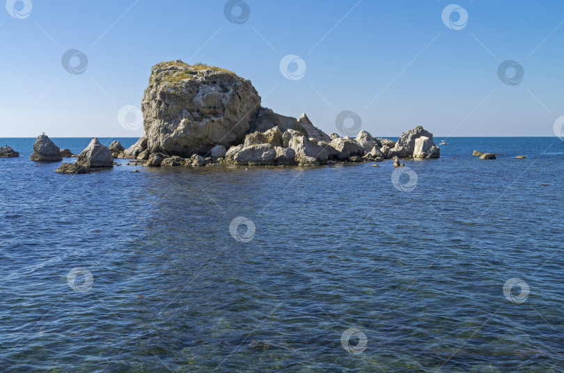 Скачать Маленький остров. Черное море, Крым. фотосток Ozero