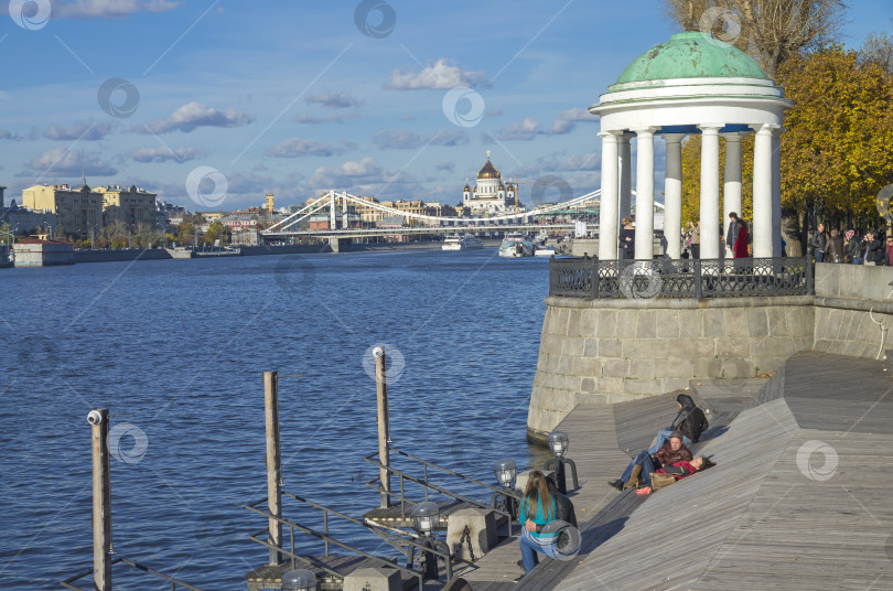 Скачать Набережная Москвы-реки. фотосток Ozero