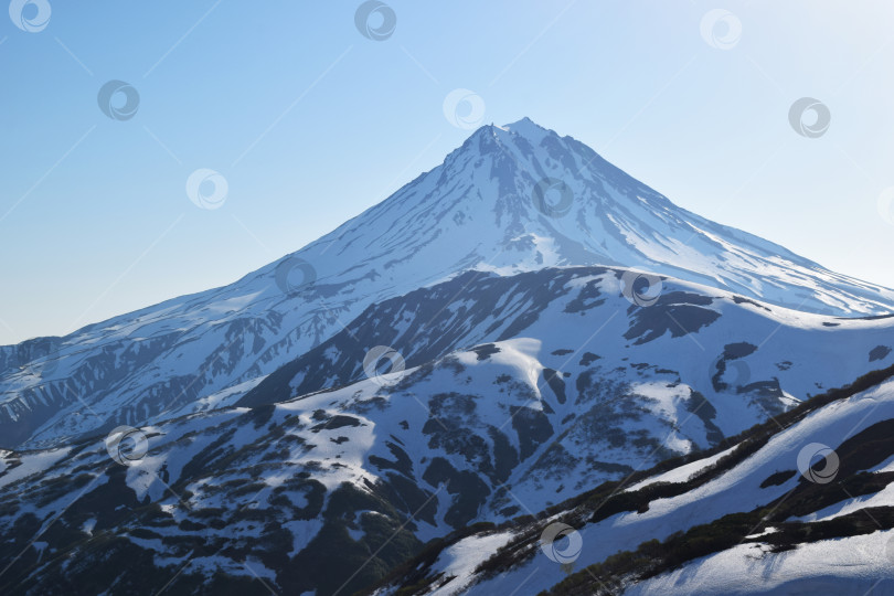 Скачать снежные вулканы на Камчатке, заснеженные горы фотосток Ozero