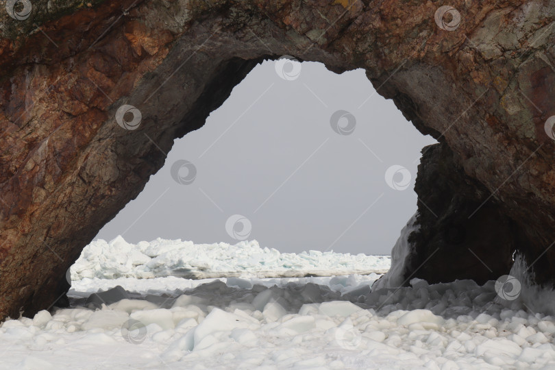 Скачать Скалы на мысе Птичий на Сахалине зимой фотосток Ozero