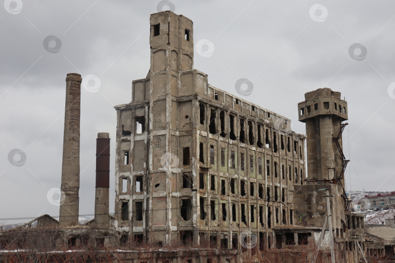 Скачать Зданиние японского бумажного комбината на Сахалине фотосток Ozero