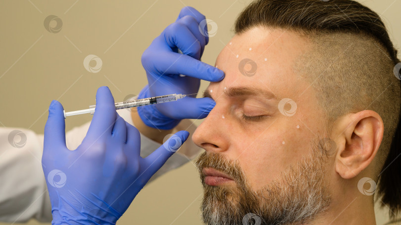 Скачать Омолаживающая процедура для лица с ботулотоксином фотосток Ozero