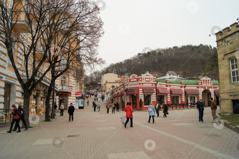 Скачать Люди в городе. фотосток Ozero