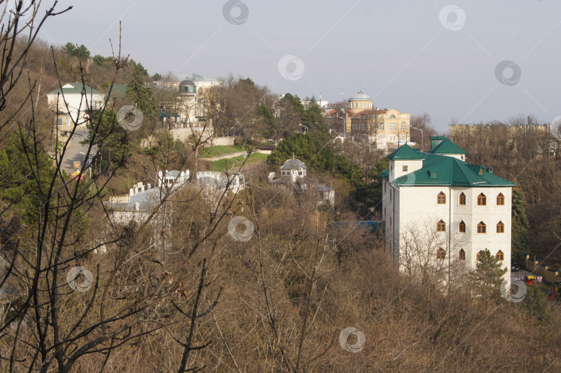 Скачать Дома среди природы весной. фотосток Ozero