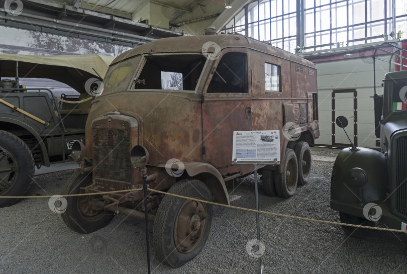 Скачать Итальянская мобильная радиостанция Fiat-SPA 35 Dovunque, 1941 год. фотосток Ozero