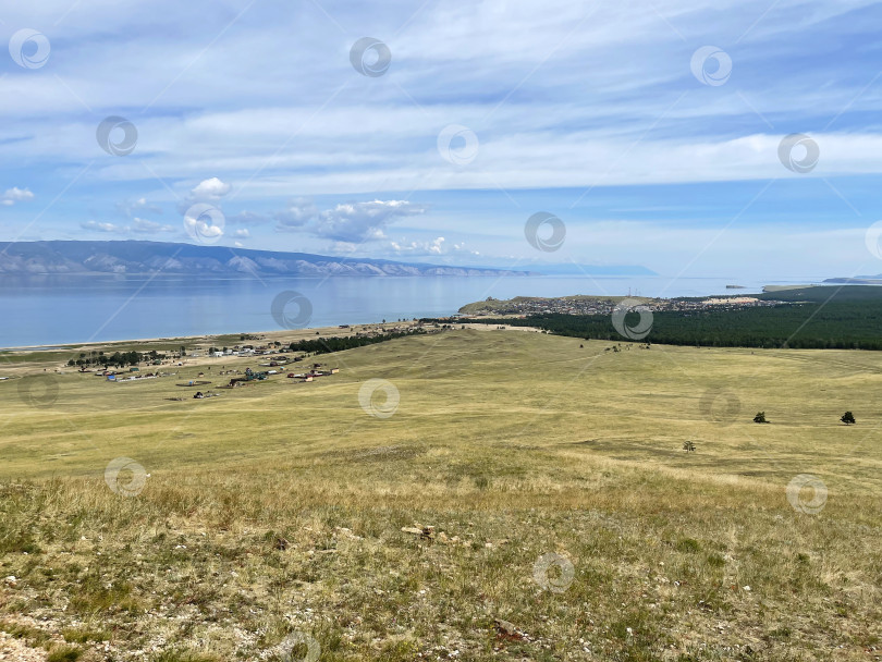 Скачать Вид на степь близ озера Байкал, Малое море, с острова Ольхон, Россия фотосток Ozero