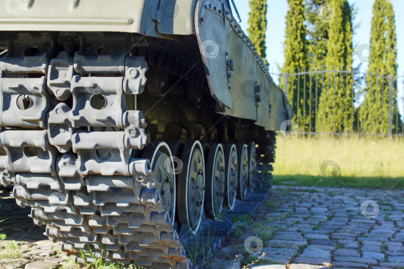 Скачать гусеница военного танка фотосток Ozero