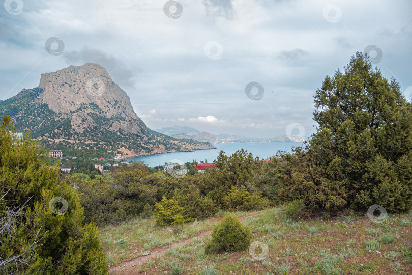 Скачать Вид на посёлок Новый Свет  и на бухту Зелёная в Крыму фотосток Ozero