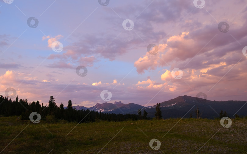 Скачать пурпурный закат в горах фотосток Ozero