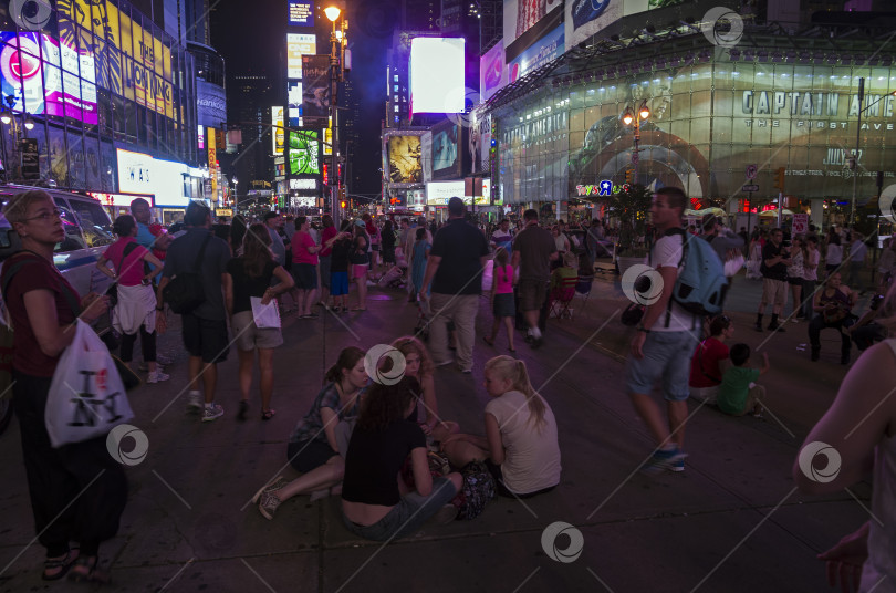 Скачать Таймс-сквер ночью. фотосток Ozero