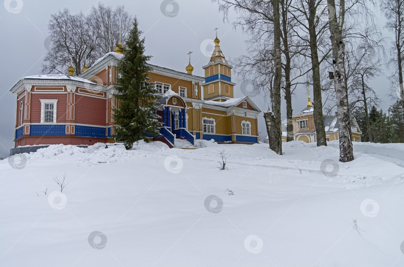 Скачать Спасо-Преображенская церковь в православном монастыре. фотосток Ozero