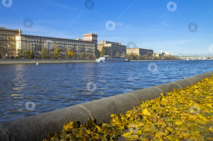 Скачать Набережная Москвы-реки. фотосток Ozero