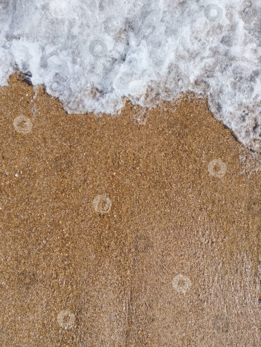 Скачать песок и морская волна на пляже, крупным планом. вид сверху фотосток Ozero