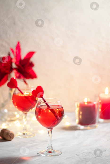 Скачать Празднование дня Святого Валентина с шампанским и коктейлем "Напиток мимоза" фотосток Ozero