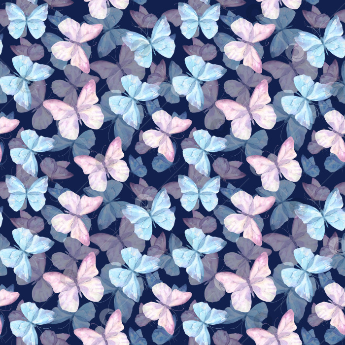Скачать Милые бабочки, нарисованные акварелью от руки, бесшовный узор. Нежные бабочки голубого и фиолетового цветов с акварельными всплесками, акварельная иллюстрация на синем фоне фотосток Ozero