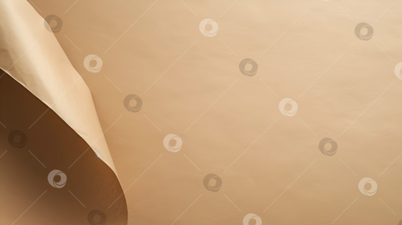 Скачать Бежевый текстурированный фон из крафт-бумаги с закрученным уголком фотосток Ozero