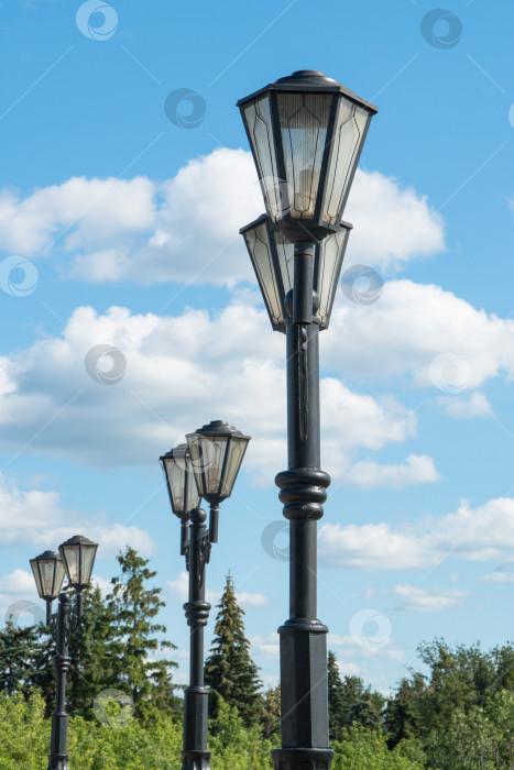 Скачать фонарный столб в парке фотосток Ozero