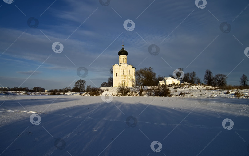 Скачать Церковь Покрова Пресвятой Богородицы на Нерли, Россия. фотосток Ozero