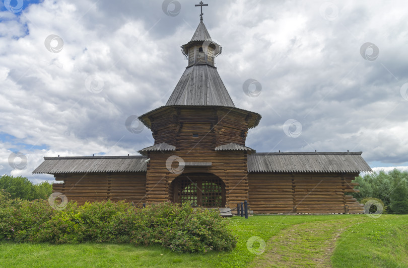 Скачать Башня и фрагмент стены русского православного монастыря. фотосток Ozero