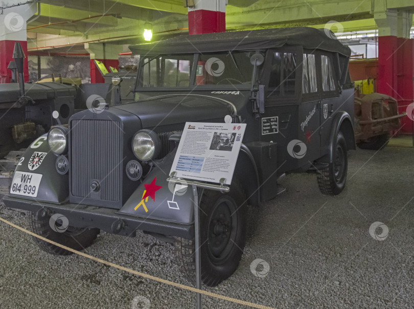 Скачать Командирский автомобиль Horch 901 Typ 40 Kfz.12, 1941 год, Германия. фотосток Ozero