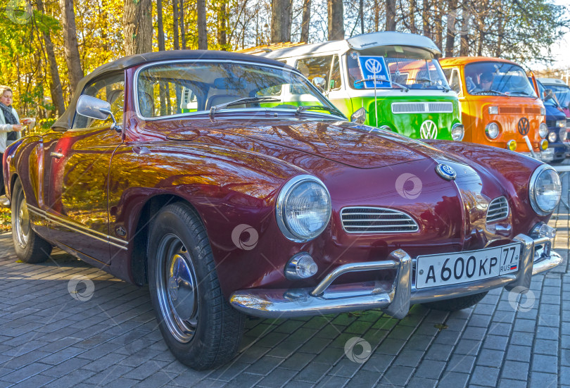 Скачать Автомобиль Volkswagen Karmann-Ghia Тип 14 фотосток Ozero