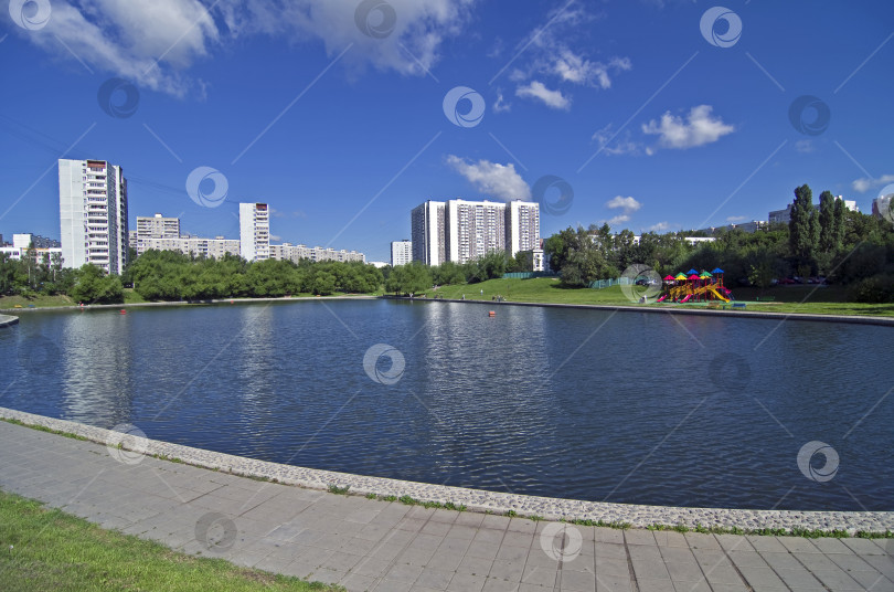 Скачать Городской пруд. фотосток Ozero