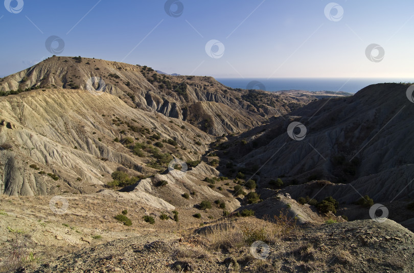 Скачать Пустынный пейзаж в Крымских горах. фотосток Ozero