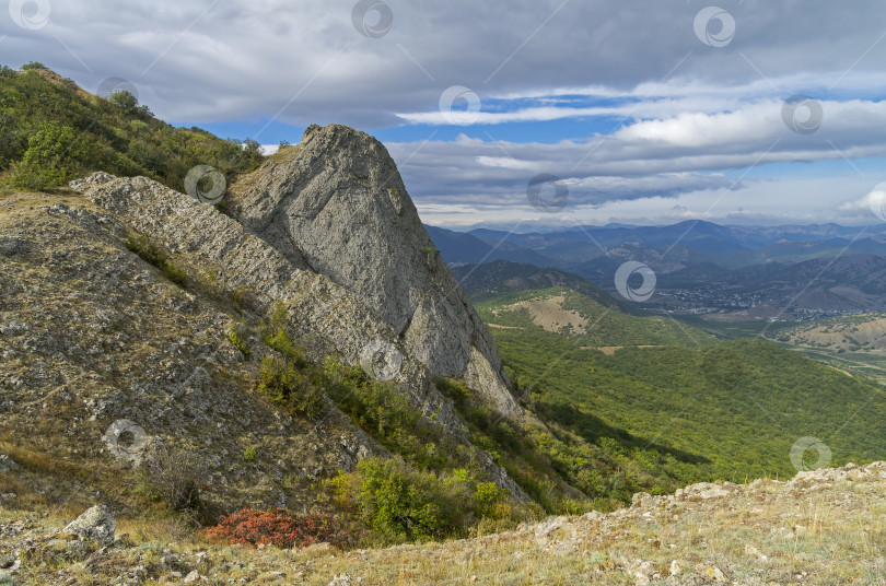 Скачать Вид с вершины хребта. Крымские горы, сентябрь. фотосток Ozero