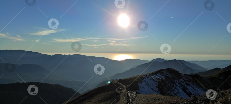 Скачать Солнце, море, горы фотосток Ozero