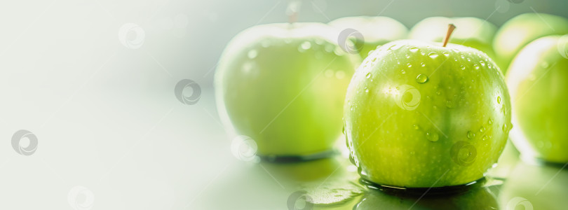 Скачать Баннер здорового питания с зелеными яблоками крупным планом на белом фоне с пробелом для копирования фотосток Ozero