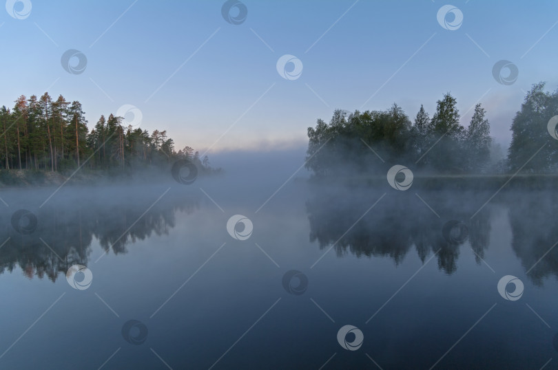 Скачать Туманное утро на реке. фотосток Ozero