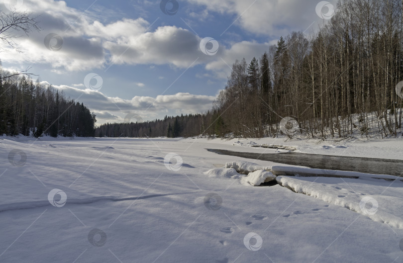 Скачать Река в начале марта. фотосток Ozero