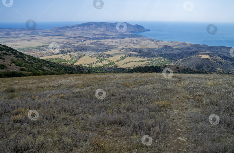 Скачать Полупустынный пейзаж на берегу Черного моря. Крым. фотосток Ozero