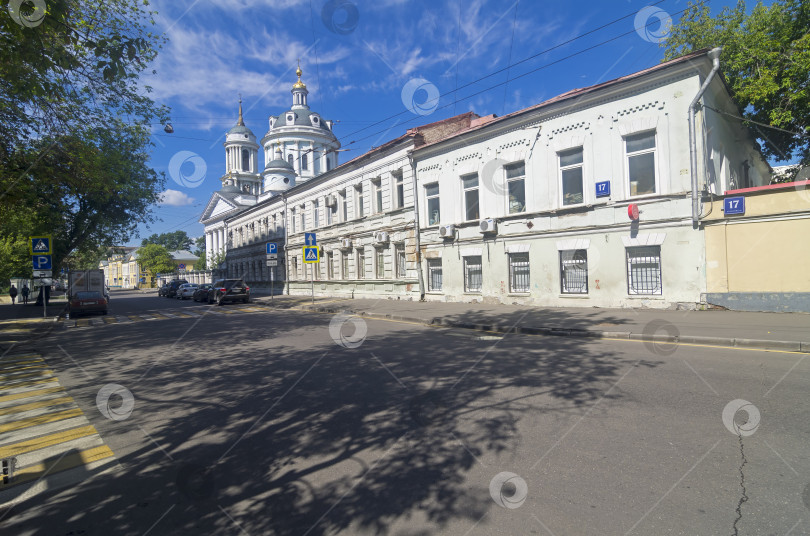 Скачать Старая улица в центре Москвы. фотосток Ozero